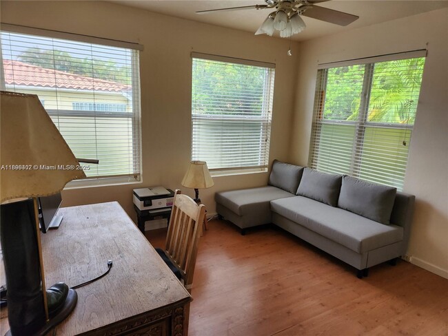 Photo - 217 Iroquois St