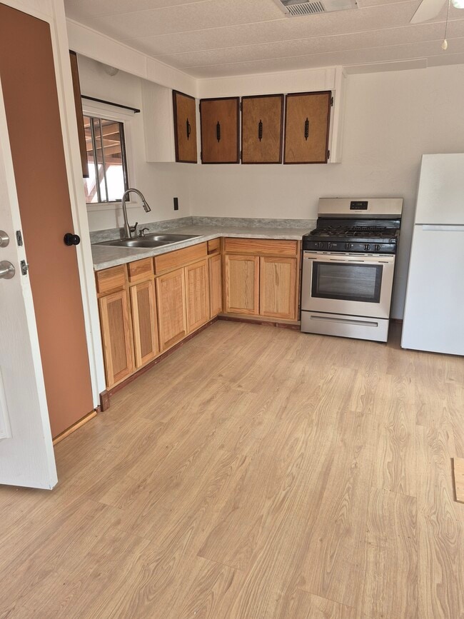 Photo - 211 N 1st St