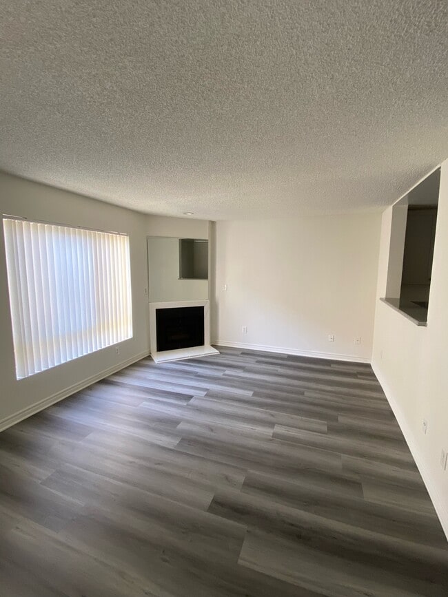 Photo - 1632 N Formosa Ave Unit 108