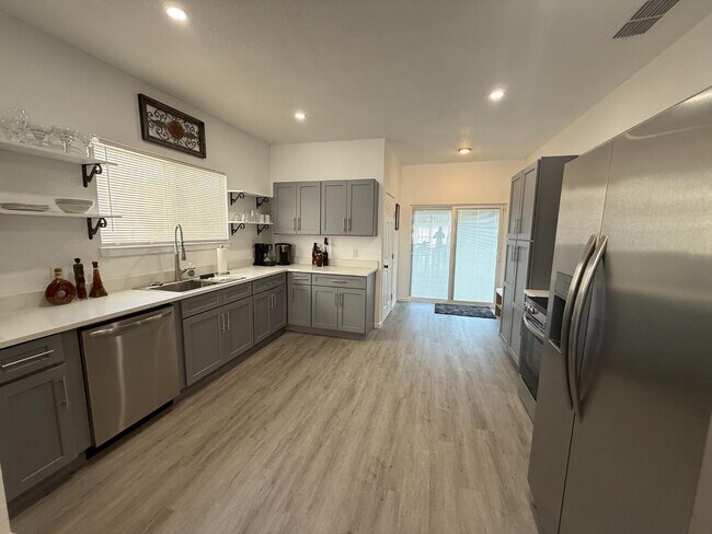 Photo - 727 Indiana St