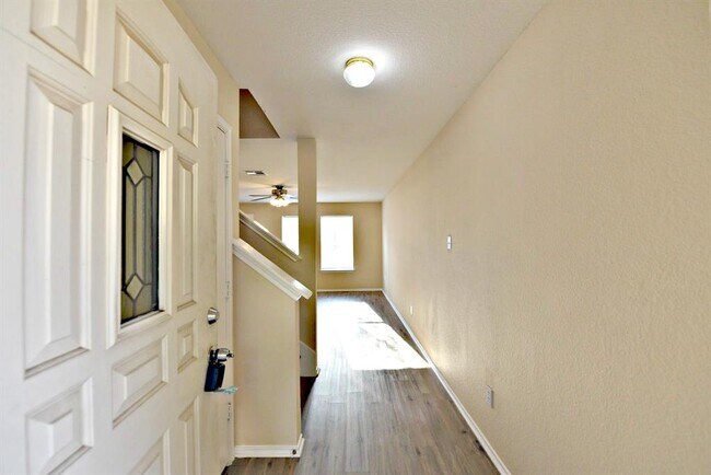 Photo - 105 Mesa Dr