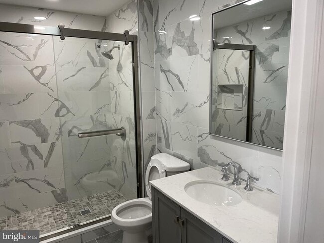 Building Photo - 910 Arch St Unit 2F Rental