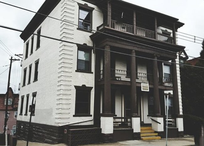 Building Photo - 2br + Den Best Value with Heat included TMKRentals.com Unit 3441-6
