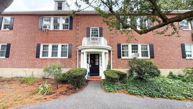 Building Photo - 21 Hammond Pond Pkwy Unit 4 Rental