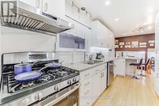 Photo - 946 McBride Ave