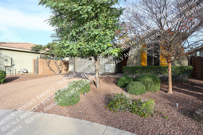 Building Photo - 2616 W Perola Dr