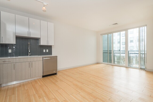 Photo - 320 D St Unidad 150