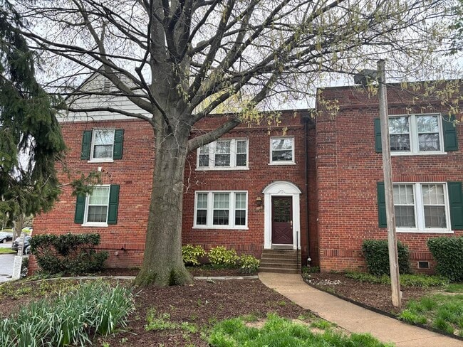 Building Photo - 1735 N Rhodes St Unit 237