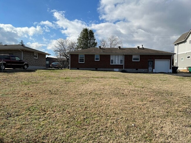 Photo - 2411 Chapman Dr