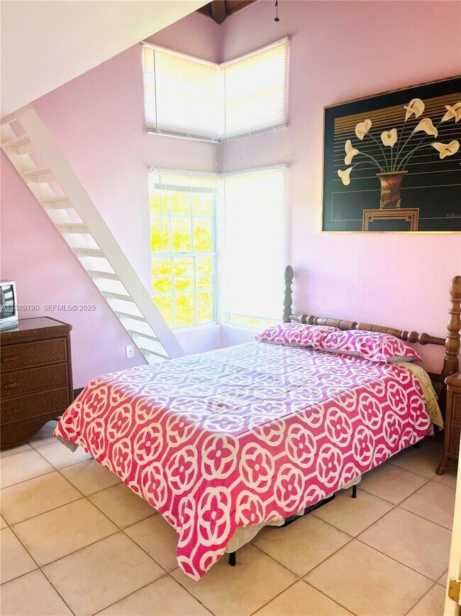 Photo - 202 W Canal Dr