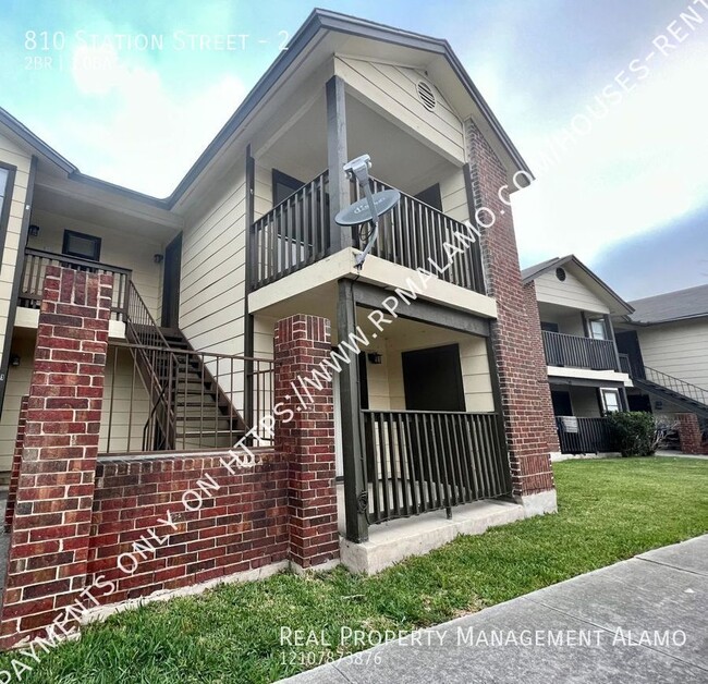 *COMING SOON! * 2 Bedroom 1 Bath Home loca... - *COMING SOON! * 2 Bedroom 1 Bath Home loca... Unit 2