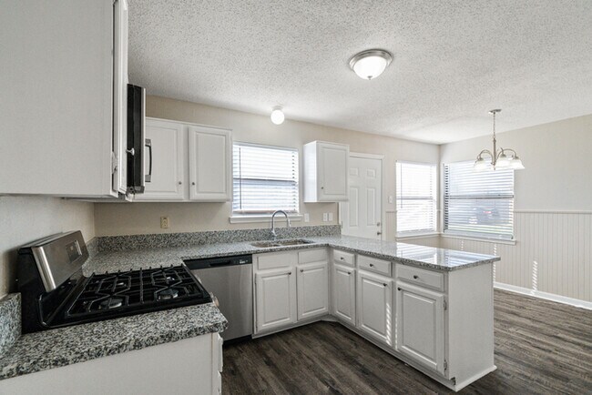 Photo - 3709 Bond St