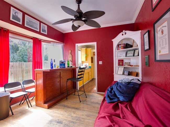 Photo - 567 Hathway Ave