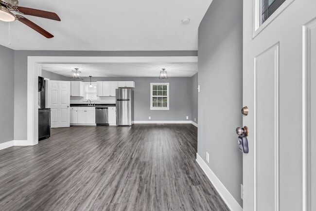 Photo - 135 N Meadow Dr
