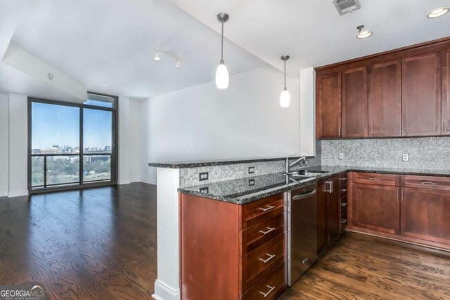 Building Photo - 270 17th St NW Unit 2208