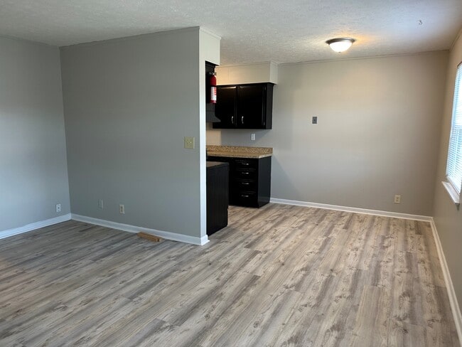 Photo - 3104-3112 Springfield Dr