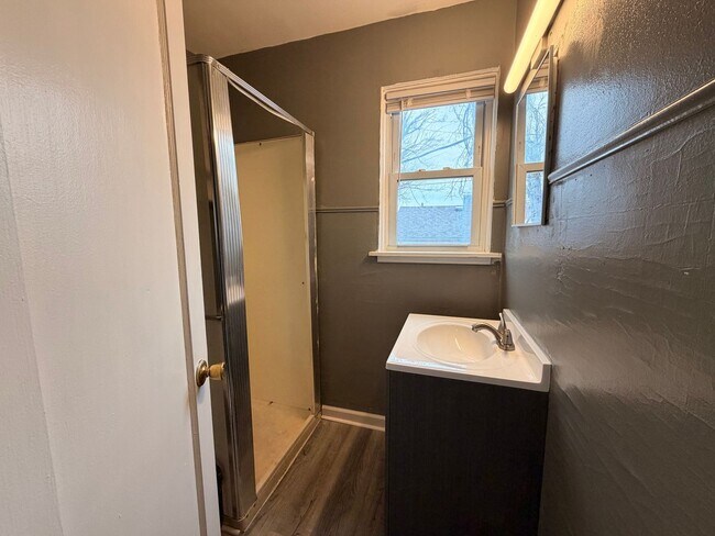 Photo - N 14th St Triplex Unit = 21 N 14th St