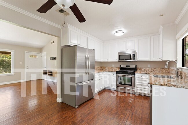 Photo - 8950 Salmon Falls Dr