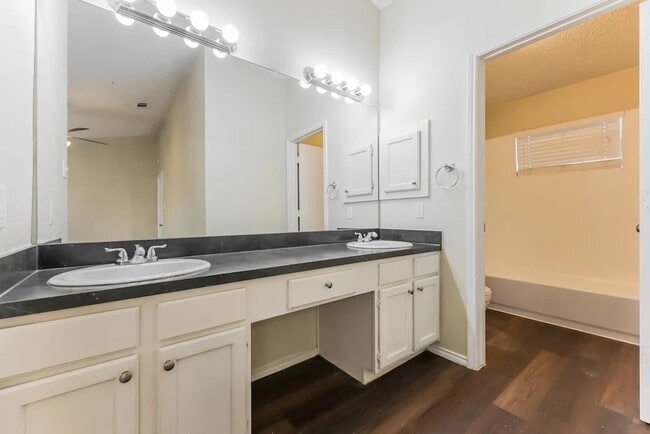 Photo - 1459 Thistlewood Ln