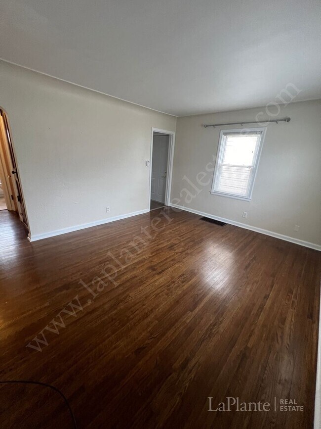 to this charming 3bedroom, 1bath... House House Rental in