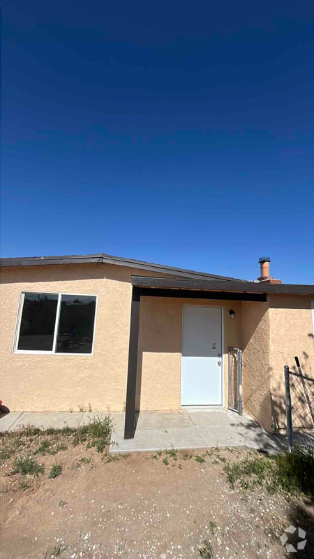 Building Photo - 10332 10th Ave Rental