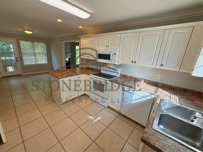 Photo - 2009 Jackson Ln