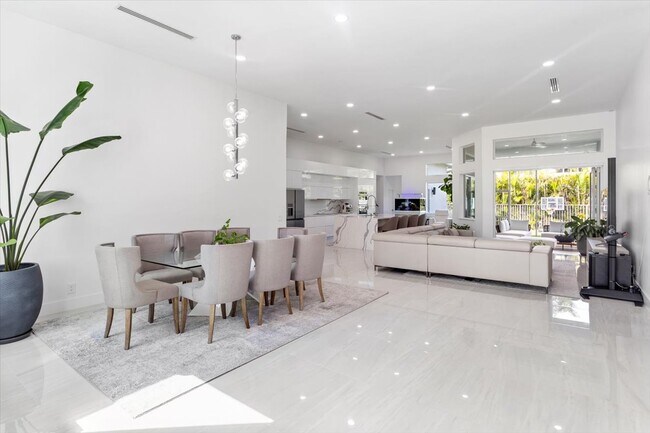 Photo - 3847 Crestwood Cir