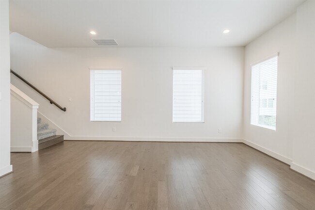 Photo - 4817 Martin Oaks Ln