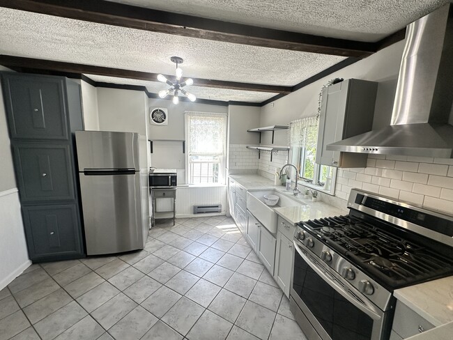 Building Photo - 203 Third St Unit 3