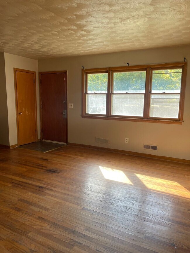 Photo - Spacious 2 Bedroom Home!