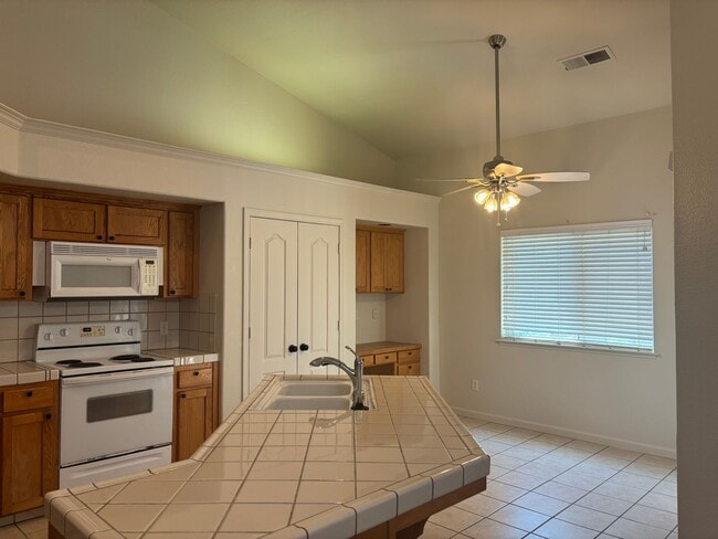Photo - NE Fresno home - Clovis Schools, near shopping & FWY 168!