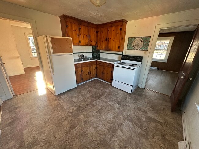 Photo - 195 Triple Oak Cir