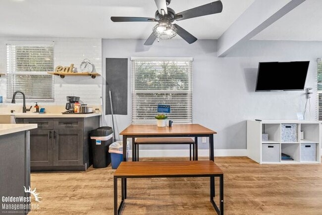 Photo - Upgraded 2Bdm 1Ba Upstairs Unit in North Park!