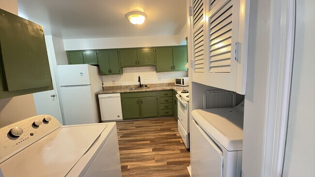 Photo - Spacious 3-Bedroom Norfolk Townhome with In-Unit Laundry and Fenced Outdoor Space