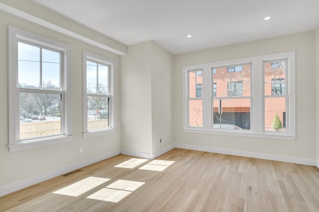 Building Photo - 77 Thorndike St Unit 1 Rental