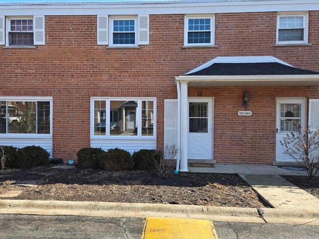 Building Photo - 2136 Rugen Rd