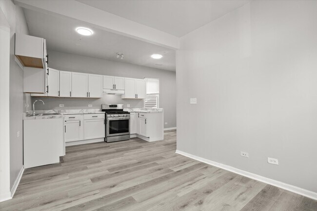 Photo - 4731 S Laflin St Casa