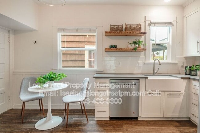 Photo - 536 NE San Rafael St