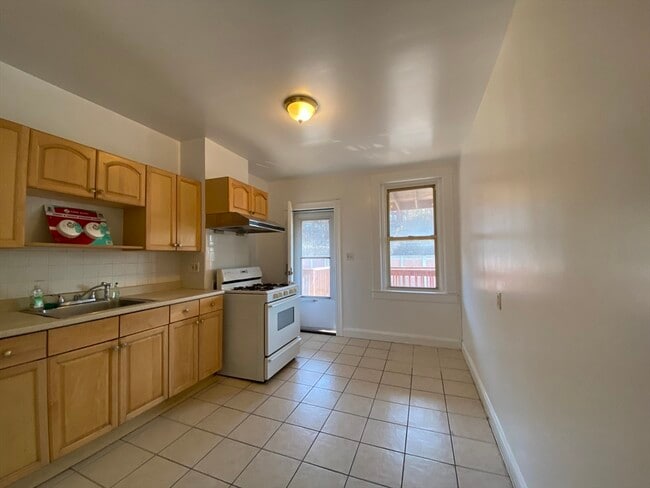 Building Photo - 884 Huntington Ave Unit 1 Rental
