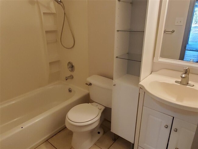 Photo - 16817 Village Oak Loop