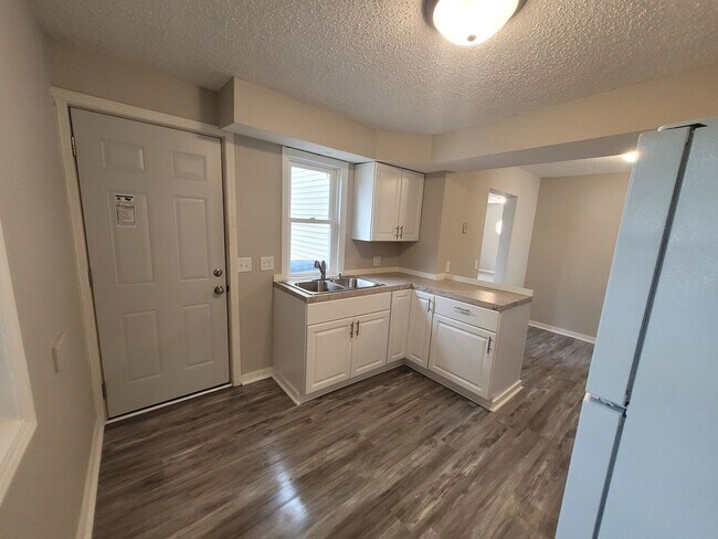 Photo - 1 Bedroom, 1 Bathroom Home near Iowa State...