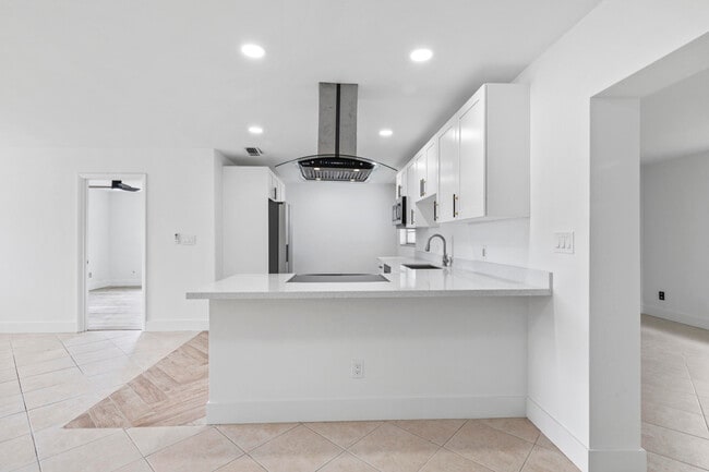 Photo - 106 NW Curtis St