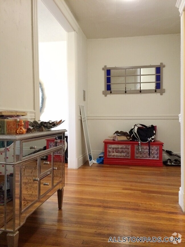 Building Photo - 5 Walbridge St Rental