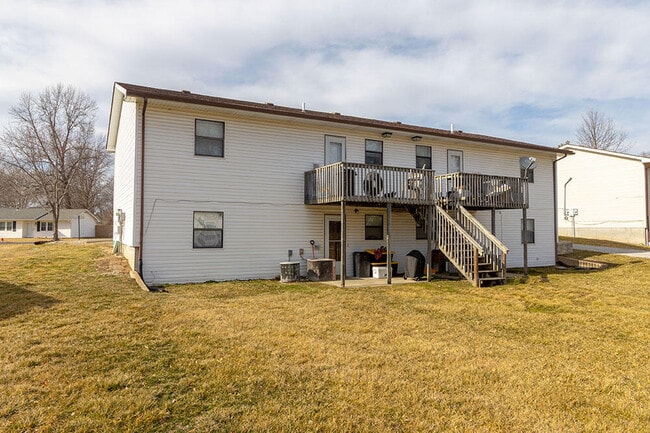 Photo - 420 NE Park Ln