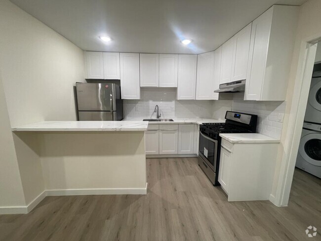 Building Photo - 553 N Flores St Rental
