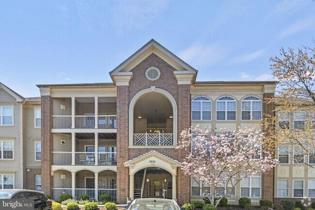 Building Photo - 6601 Thackwell Way Unit 3-I Rental