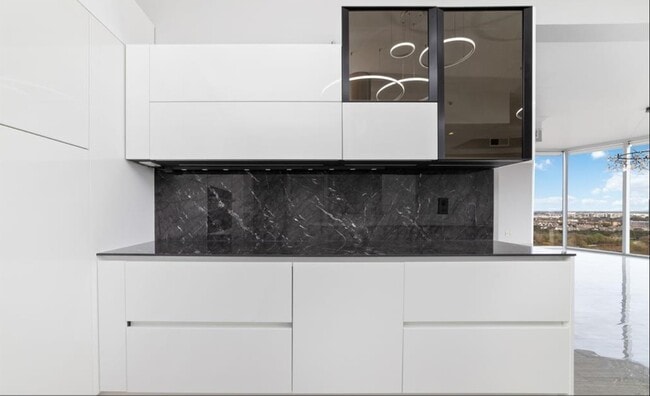 Building Photo - 3333 Allen Pkwy Unit 1506