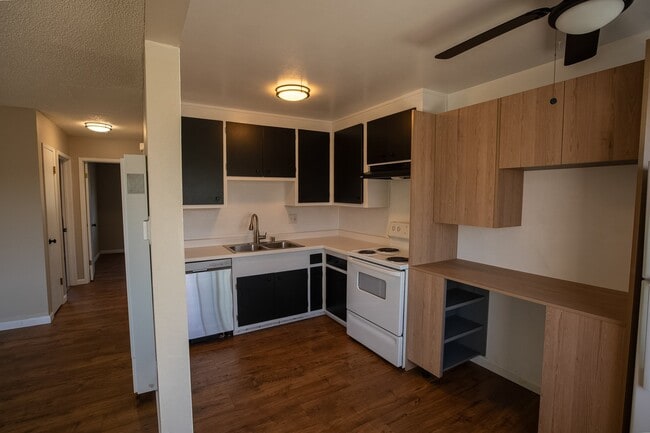 Photo - 2171 Peach St Unit Apt 3 (Upstairs )