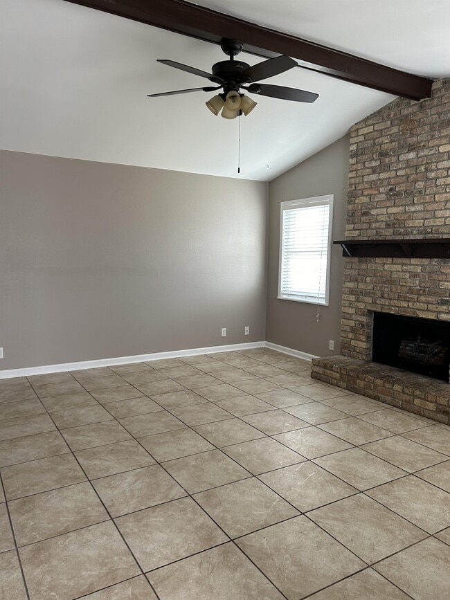 Photo - 300 Woodale Dr
