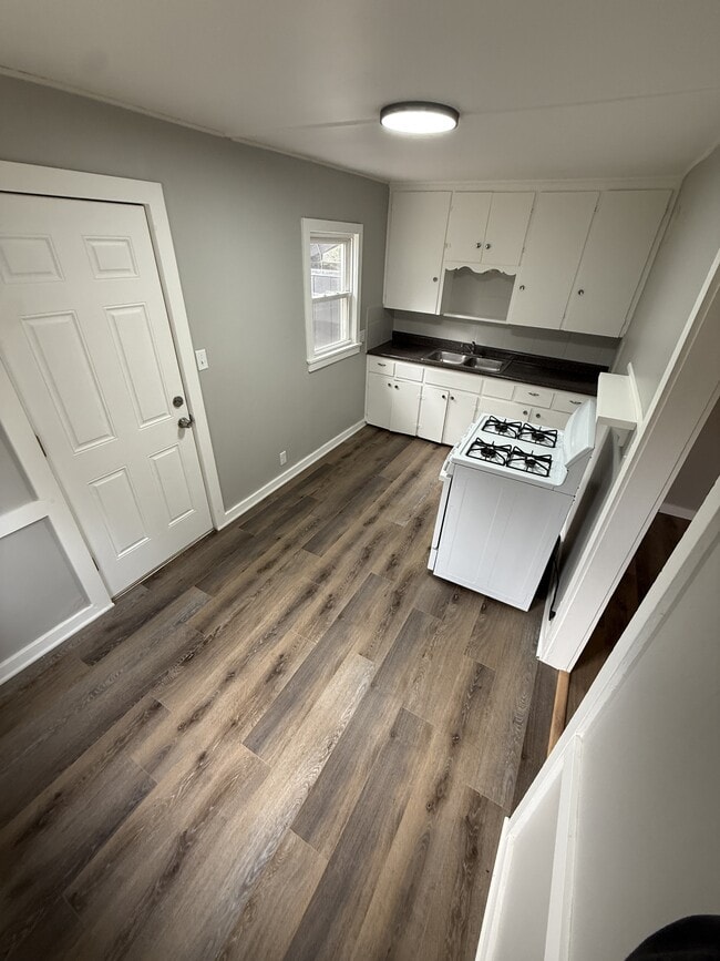 Photo - 1800 W Webster St